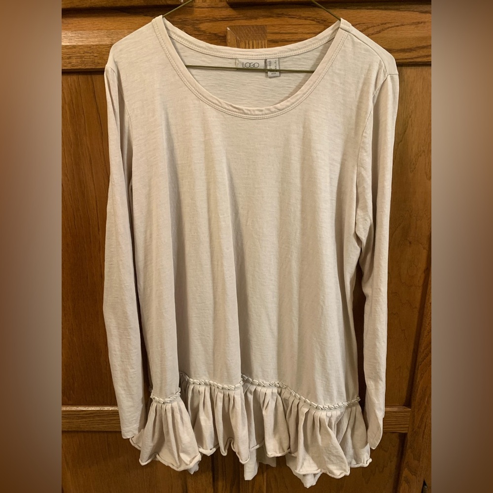 LOGO by Lori Goldstein Women's Cream Ruffle Hem Top